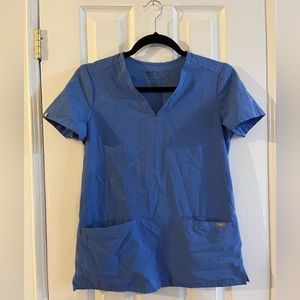Casma™ Three-Pocket Scrub Top